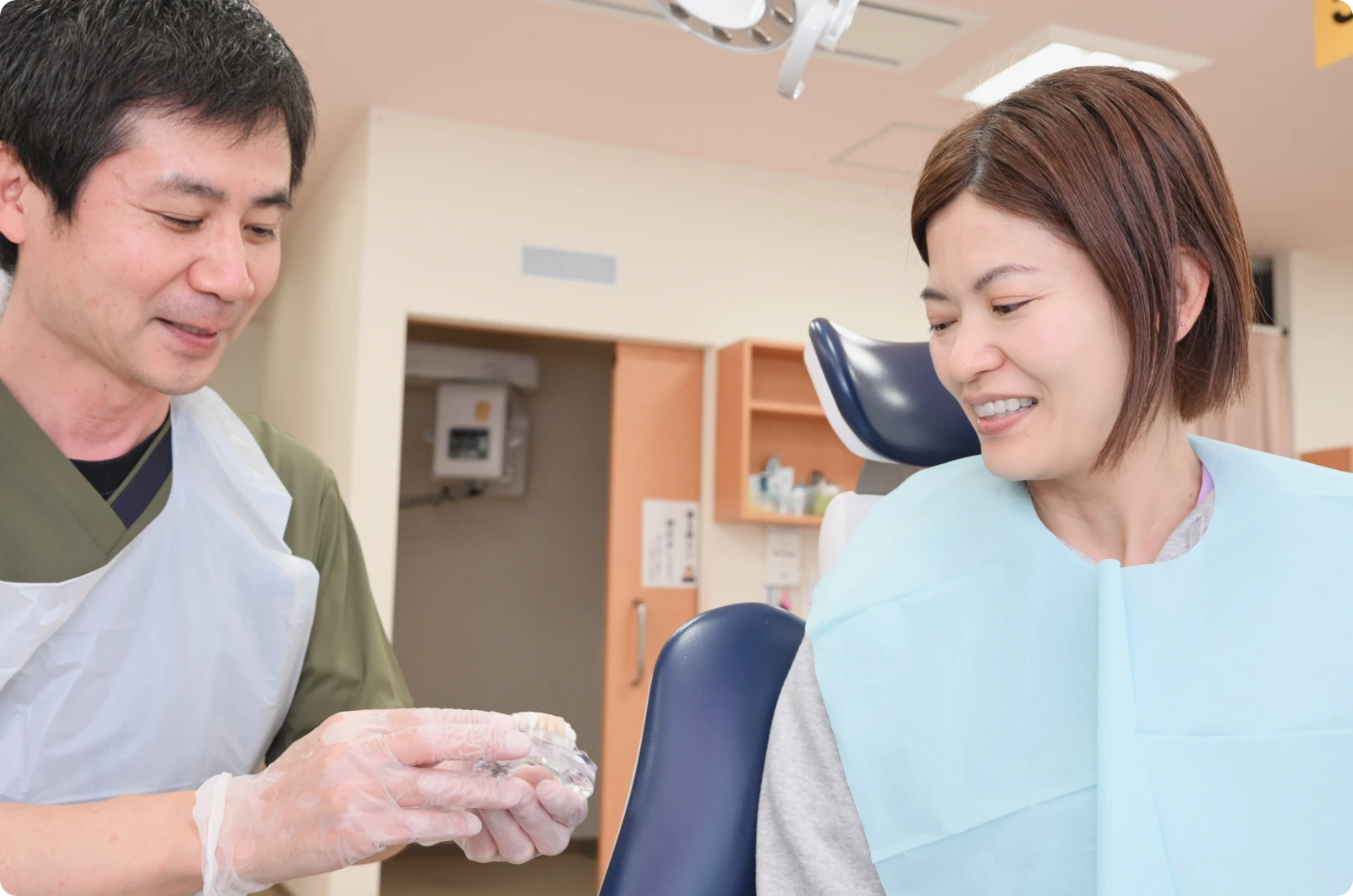 患者さんへ説明する風景