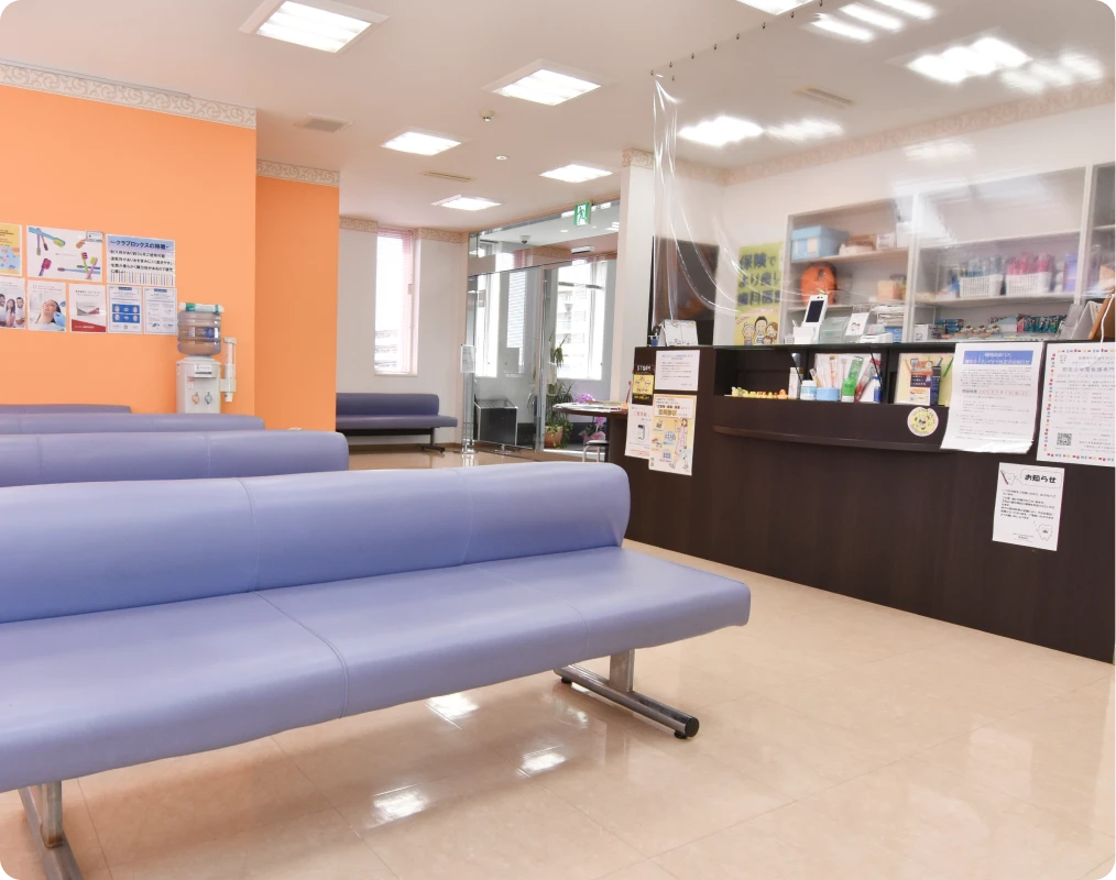 開放感ある清潔な待合室